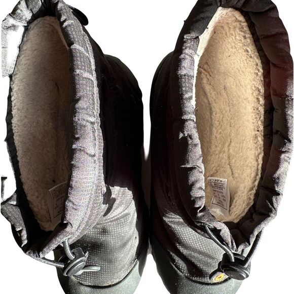 Black BOGS Winter Boots with Insulation and Rubber Sole - Picture 3 of 4